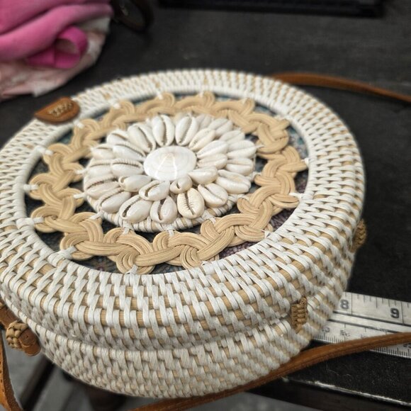 White Wicker Seashells Round Rattan Crossbody Purse Leather Strap Summer boho - Picture 6 of 8